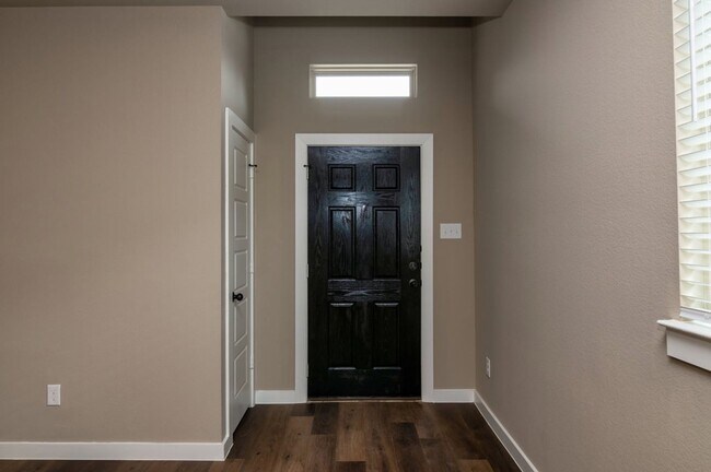 Building Photo - GORGEOUS 3 BEDROOM DUPLEX LOCATED IN MIDLOTHIAN ISD!