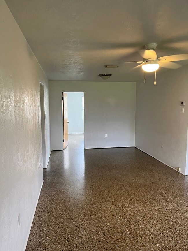 Building Photo - 1504 Golden Ct