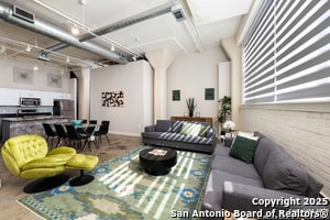 Foto del edificio - 1401 S Flores St