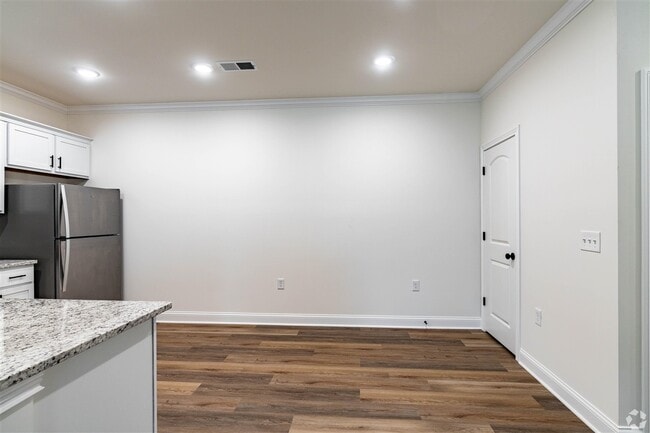 Building Photo - 8573 S Park Dr