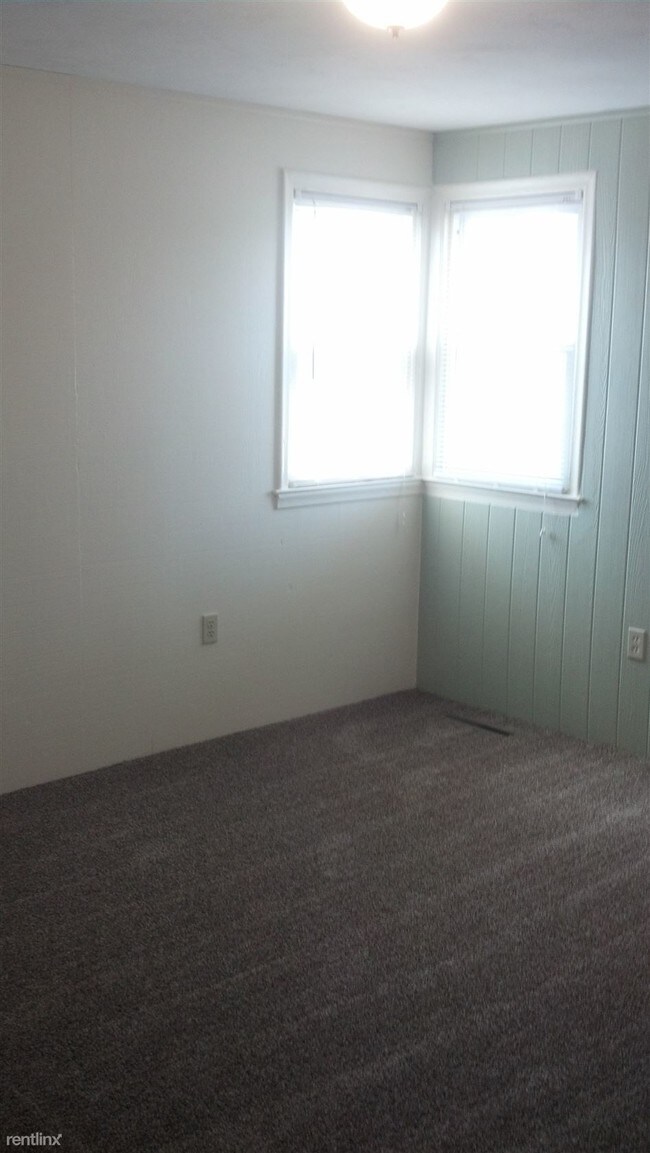 Building Photo - 3 br, 1 bath House - 5025 N Center Rd