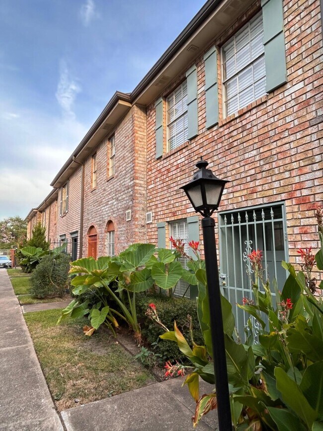 Foto del edificio - 1715 Moritz Dr