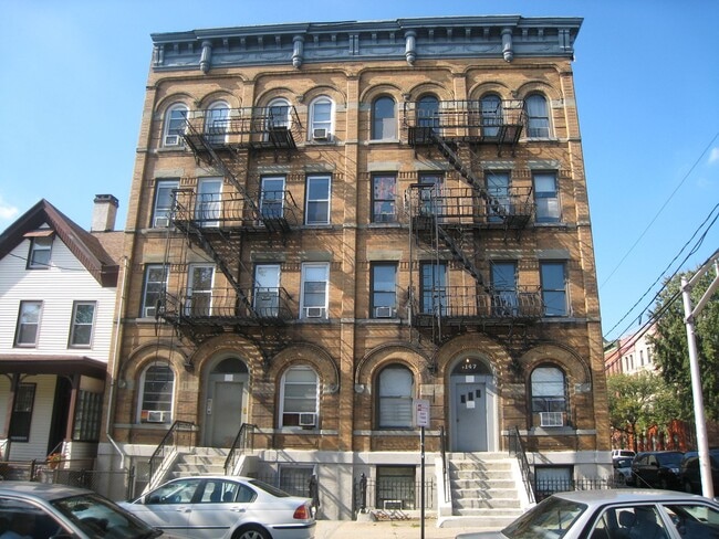 Foto del edificio - 145 - Chestnut Apartments