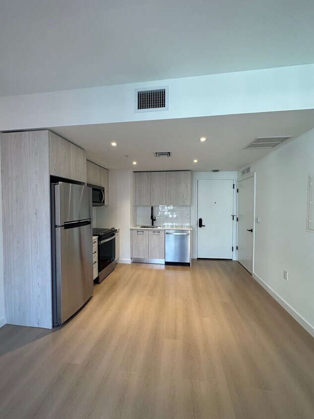 Foto principal - 161 NW 30th St