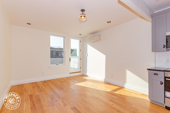Building Photo - 232 Tompkins Ave