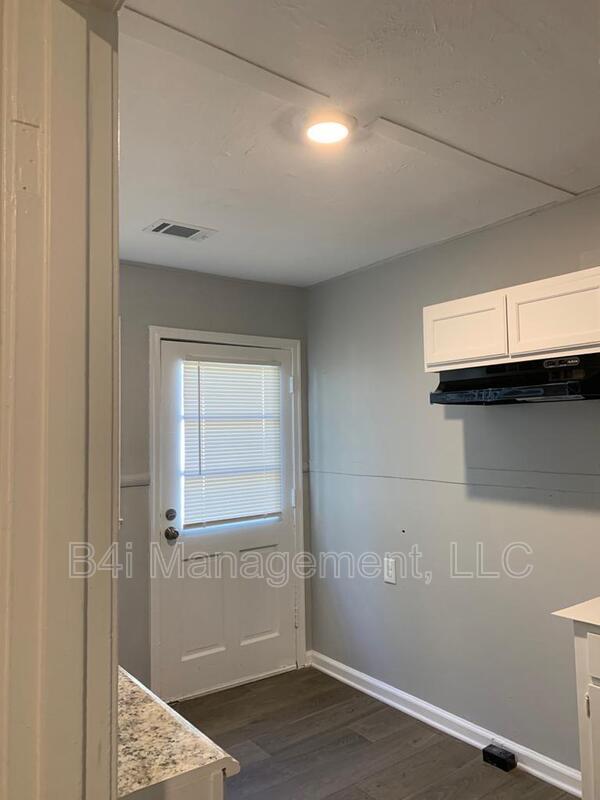 Building Photo - 2823 Fern St