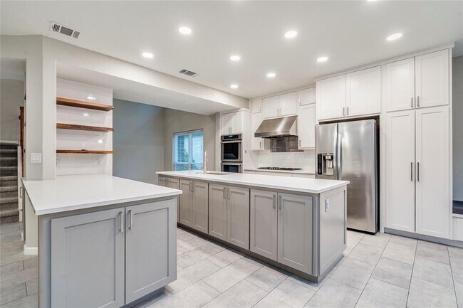 Building Photo - 10803 Sans Souci Pl