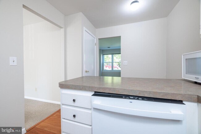 Building Photo - 24 E Green Valley Cir