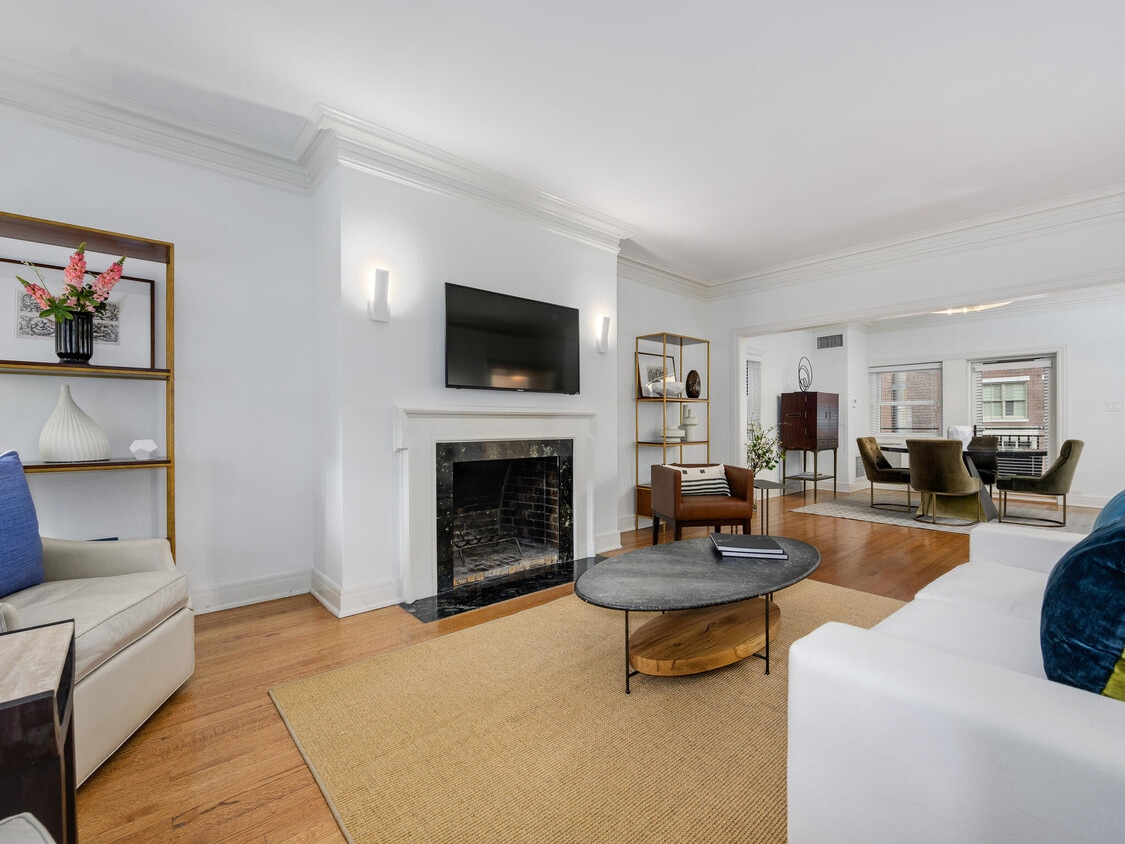 Primary Photo - 202 E Walton Pl