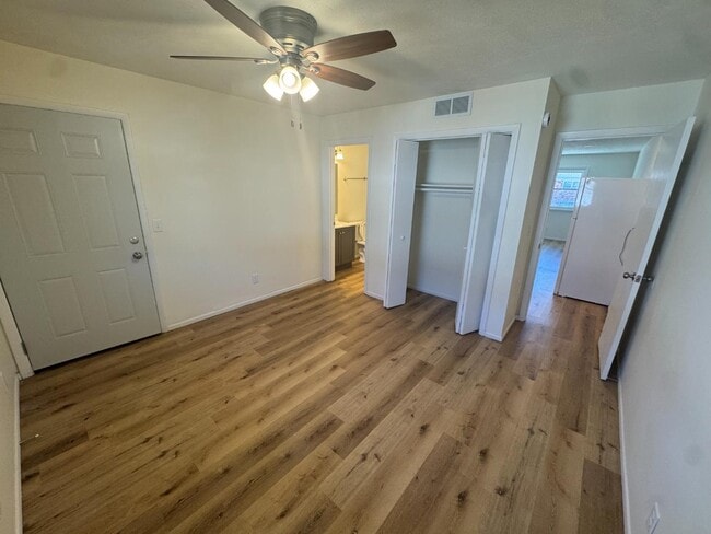 Building Photo - 208 Lindell Dr