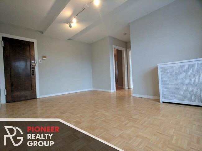 Foto del edificio - 739 W Belmont Ave
