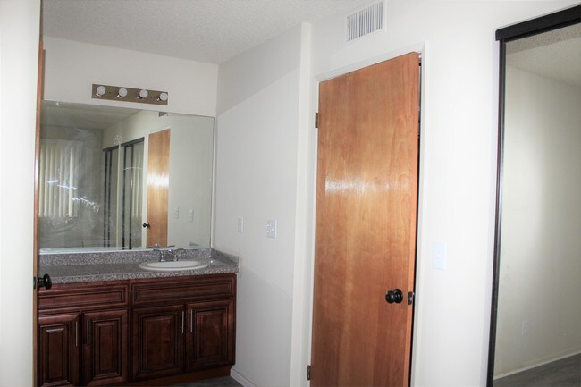 Foto del edificio - 301 E Fairview Ave