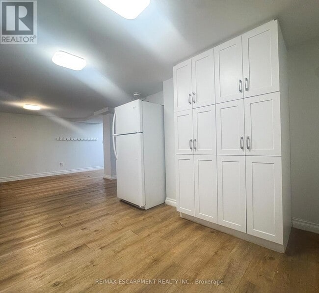 Building Photo - 1328 Sharbot St