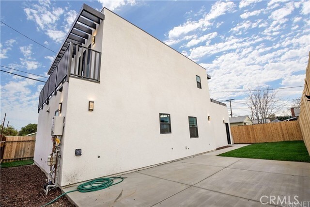 Building Photo - 18060 Oxnard St