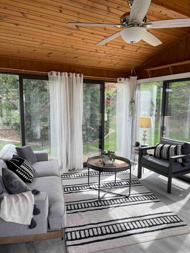 Foto del edificio - 8111 Sandleford Ave NW