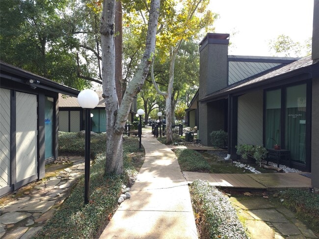 Foto del edificio - 14343 Torrey Chase Blvd