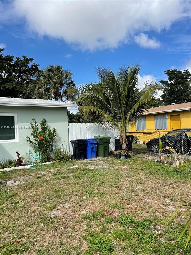Foto del edificio - 2561 NW 18th Ct