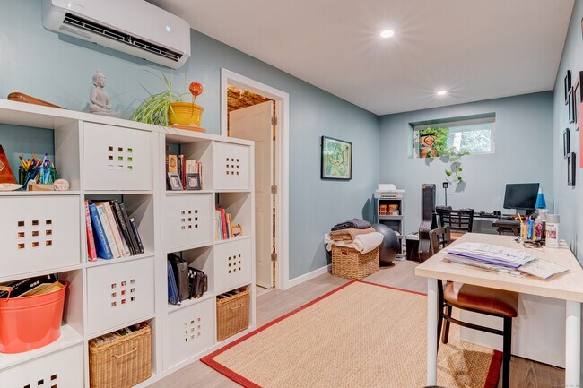 Él - 404 Bassetts Bridge Rd