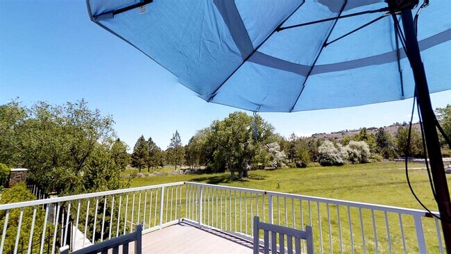 Foto del edificio - 570 Juniper Hill Rd