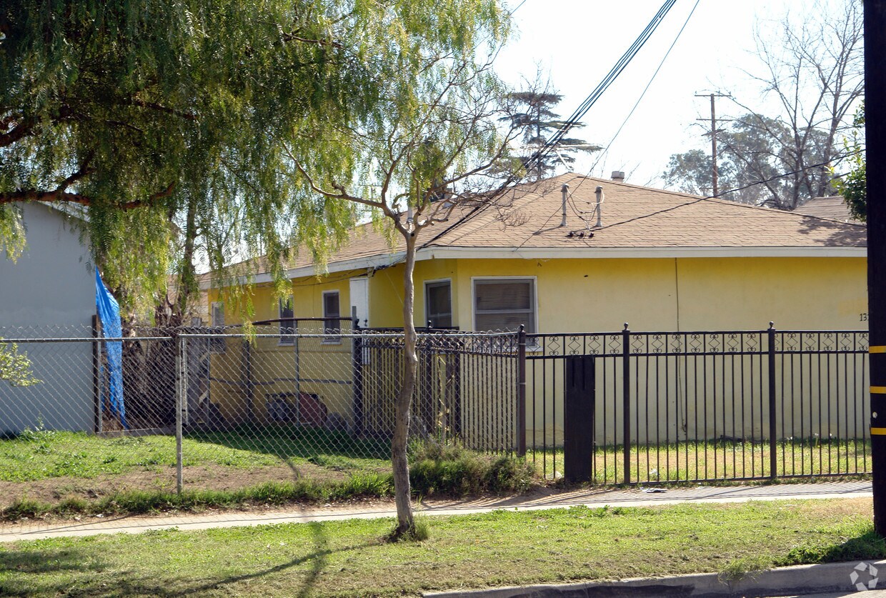 Building Photo - 1319-1325 Sierra Way