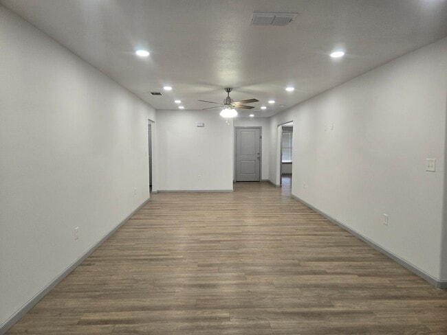 Foto del edificio - Beautiful 3 Bedroom, 2 Bath, 2 Car Garage Home with Modern Finishes