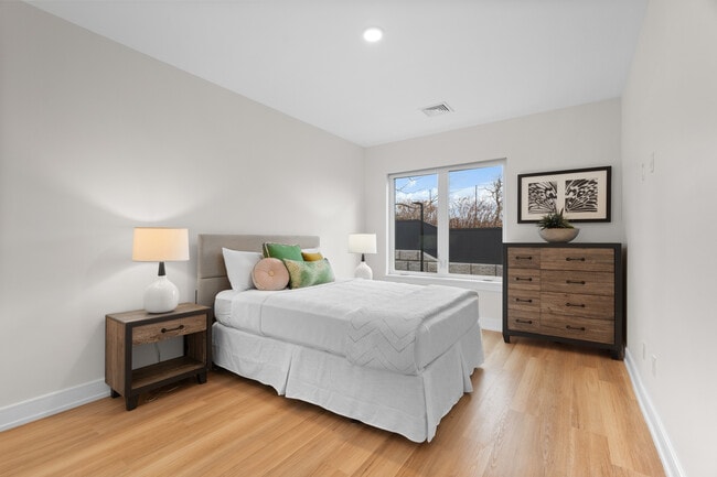 Building Photo - 5545 Park Ave