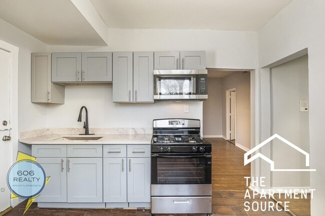 Photo - 1025 E Hyde Park Blvd Apartment