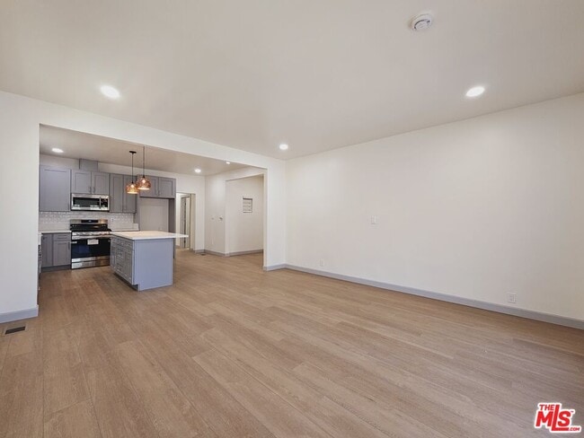 Building Photo - 2828 Leeward Ave