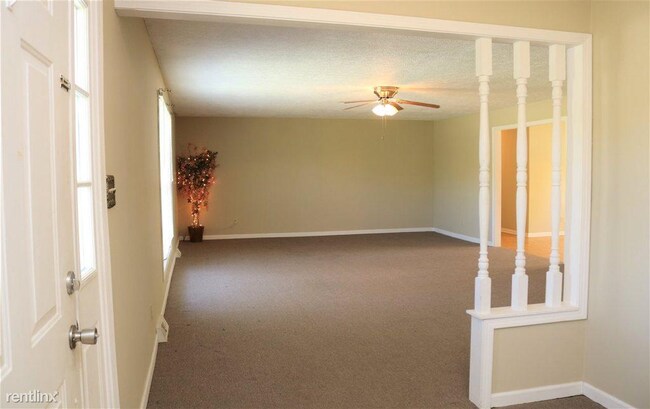 Building Photo - 380 Warden Ln