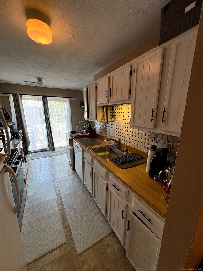 Building Photo - 24 Southwind Ln