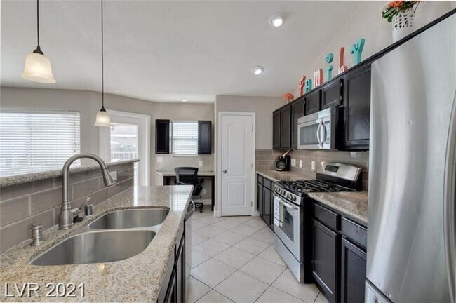 Building Photo - Black Mountain Retreat with Private Casita, Pool & No HOA