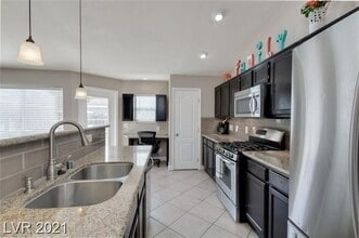 Building Photo - 437 Waterwheel Falls Dr