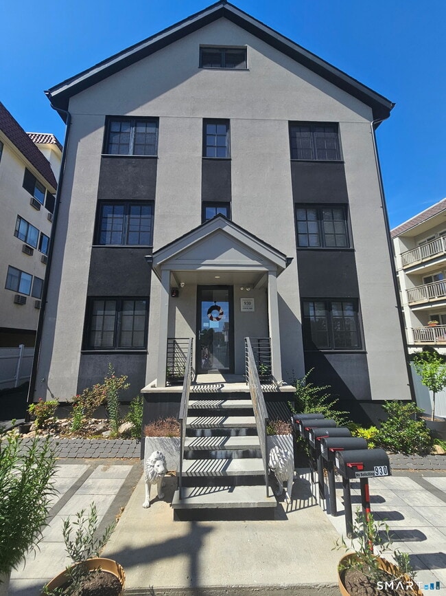 Building Photo - 930 Cove Rd