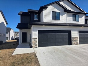 Building Photo - 6951 Bluebell Ct