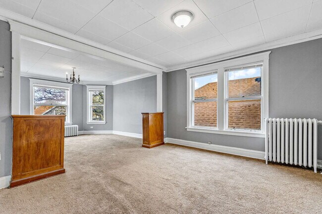 Building Photo - 1509 N Linder Ave