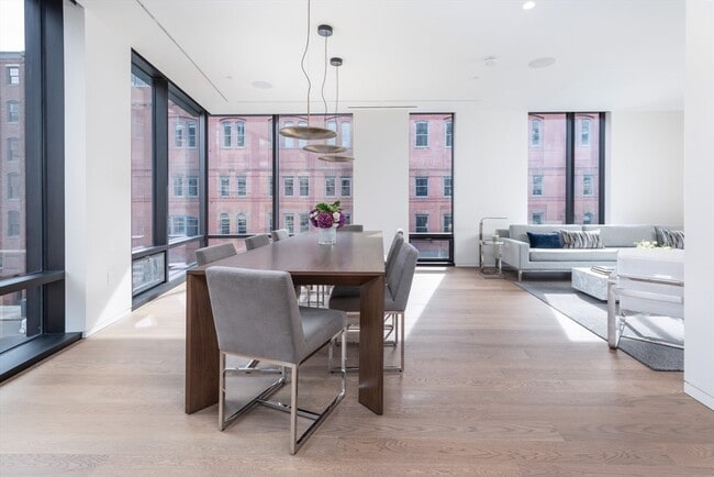 Building Photo - 10 Farnsworth St