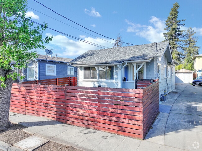 Building Photo - 3818 Suter St
