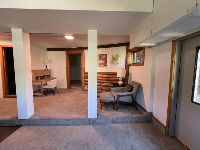 Building Photo - 1710 E Porcupine Rd