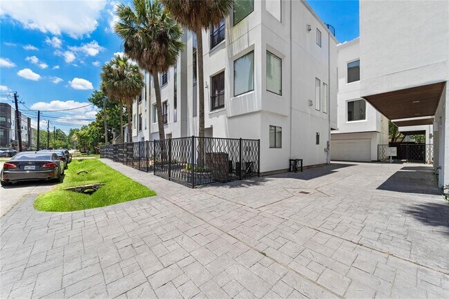 Foto del edificio - 709 Reinicke St