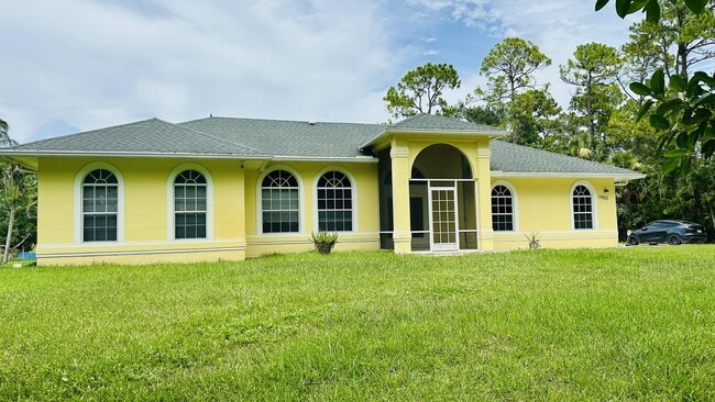 Foto del edificio - 16611 68th St N