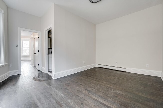 Building Photo - 486 Bramhall Ave