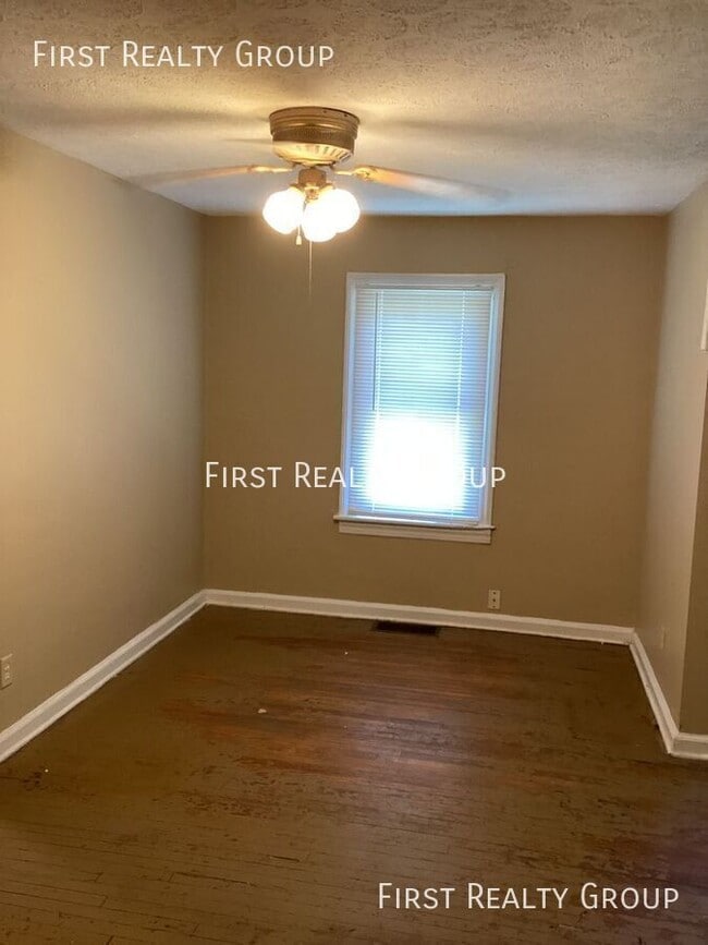 Foto del edificio - 5290 Derby Rd