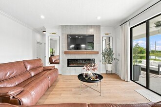 Building Photo - 11137 Grandview Mnr