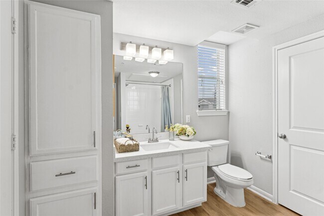 Foto del edificio - 14807 Woodland Hills Dr