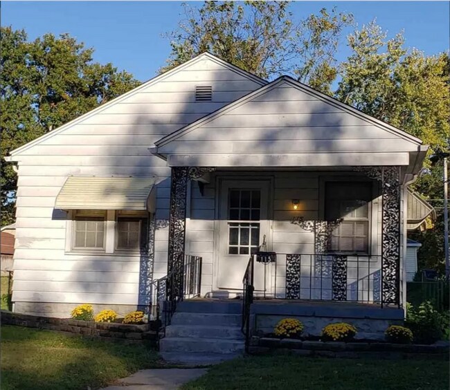 Building Photo - Newly Renovated 2 bed 1 bath Cottage Close...