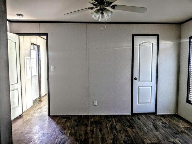 Foto del edificio - 4115 Ben Ficklin Rd