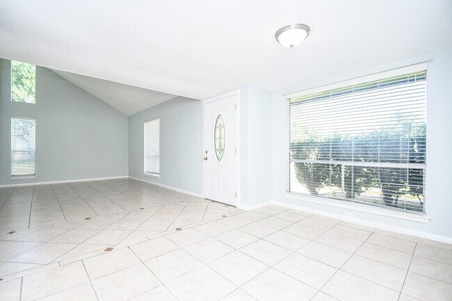 Foto del edificio - 2430 Long Reach Dr