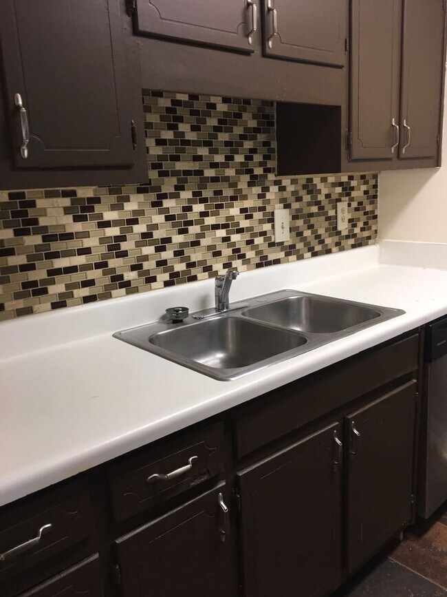 Foto del edificio - Renovated 2 Bedroom / 2 Bath Condo for Rent