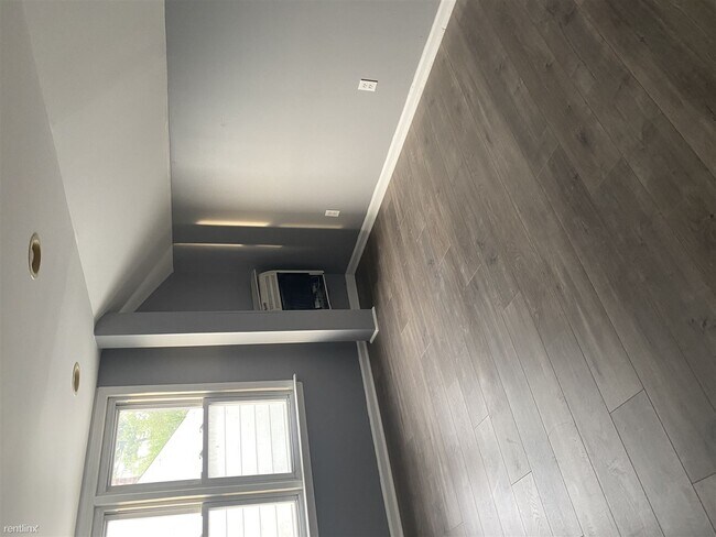 Foto del edificio - 3 br, 1 bath House - 20460 Russell St