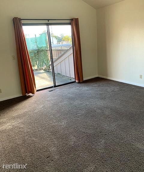 Foto del edificio - 3 br, 2 bath House - 404 Mott Ave